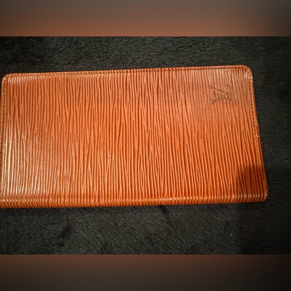 Authentic Louis Vuitton brown Epi billFold long Wallet - Picture 1 of 2